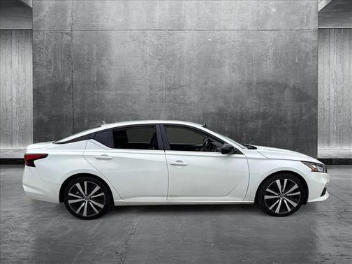 2021 Nissan Altima SR FWD