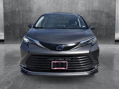 2022 Toyota Sienna XLE 8 Passenger