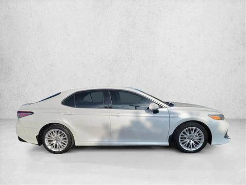 2019 Toyota Camry Hybrid XLE