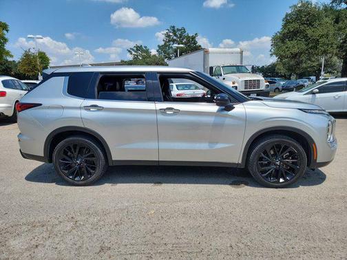 2022 Mitsubishi Outlander Black Edition 2WD