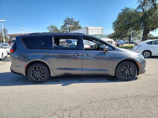 2020 Chrysler Pacifica L