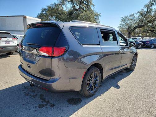 2020 Chrysler Pacifica L