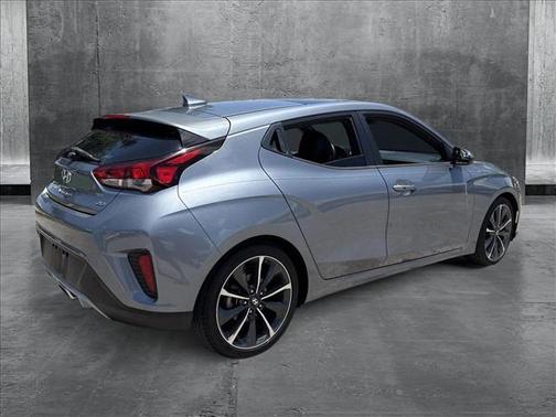 2019 Hyundai Veloster 2