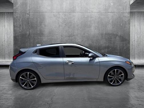 2019 Hyundai Veloster 2