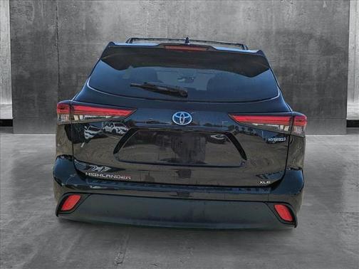 2021 Toyota Highlander Hybrid XLE