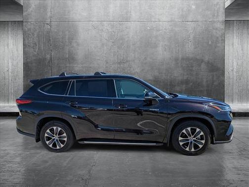 2021 Toyota Highlander Hybrid XLE