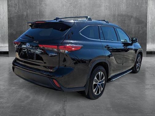 2021 Toyota Highlander Hybrid XLE