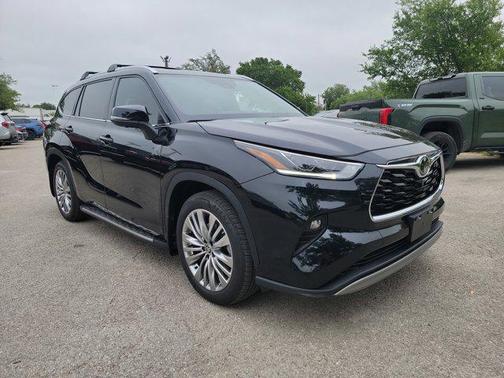 Midnight Black Metallic 2025 Toyota Highlander Platinum