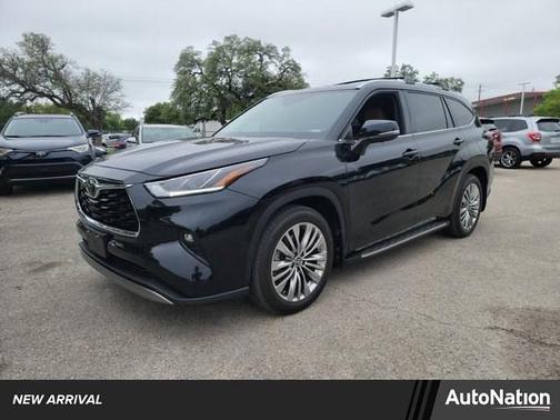 Midnight Black Metallic 2025 Toyota Highlander Platinum