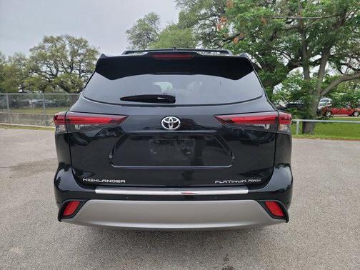 Midnight Black Metallic 2025 Toyota Highlander Platinum