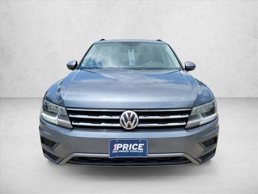 Platinum Gray Metallic 2018 Volkswagen Tiguan 2.0T SE