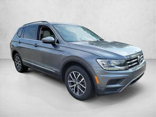 Platinum Gray Metallic 2018 Volkswagen Tiguan 2.0T SE