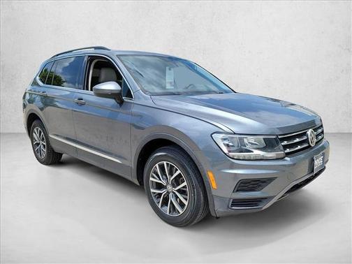 Platinum Gray Metallic 2018 Volkswagen Tiguan 2.0T SE