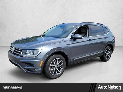 Platinum Gray Metallic 2018 Volkswagen Tiguan 2.0T SE