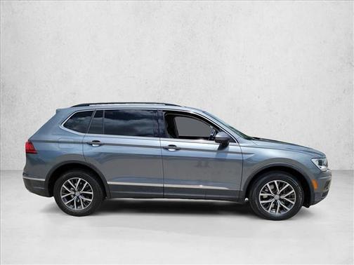 Platinum Gray Metallic 2018 Volkswagen Tiguan 2.0T SE
