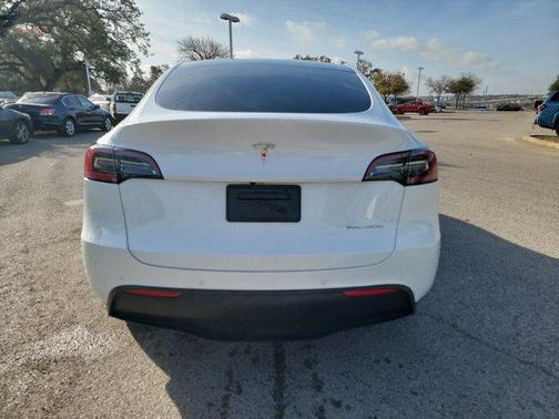 2022 Tesla Model Y Long Range Dual Motor All-Wheel Drive