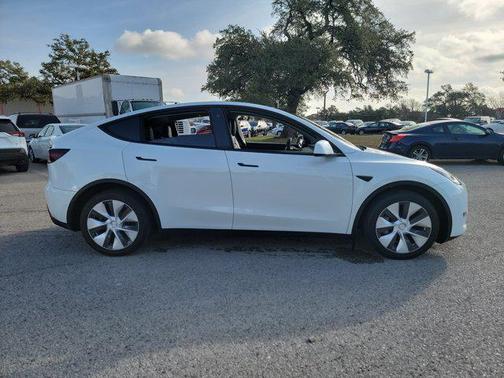 2022 Tesla Model Y Long Range Dual Motor All-Wheel Drive