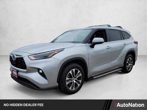 Celestial Silver Metallic 2024 Toyota Highlander Hybrid XLE