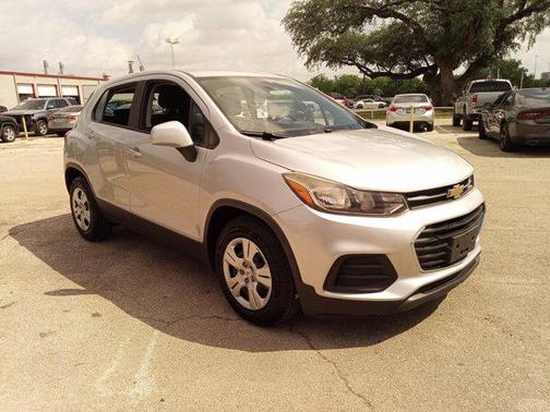 Silver Ice Metallic 2018 Chevrolet Trax LS