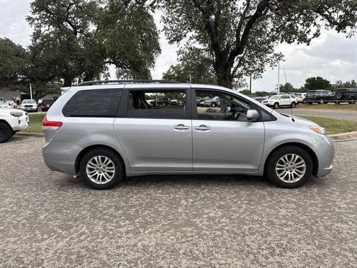 2013 Toyota Sienna XLE