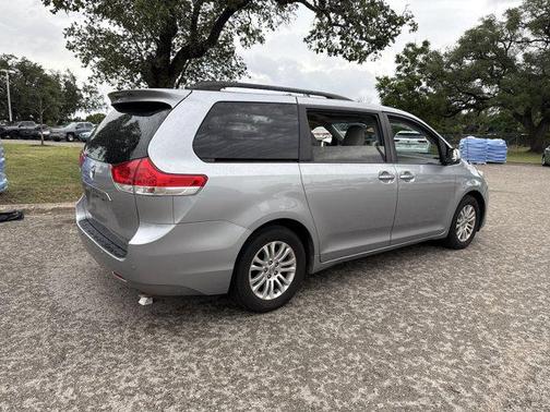 2013 Toyota Sienna XLE