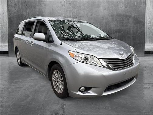 2013 Toyota Sienna XLE
