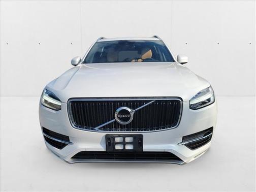 2019 Volvo XC90 T6 Momentum