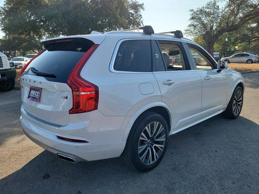2021 Volvo XC90 T6 Momentum