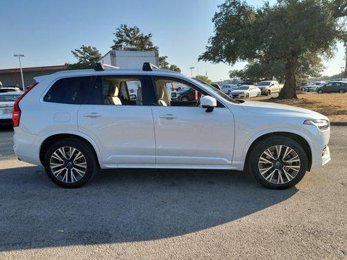 2021 Volvo XC90 T6 Momentum