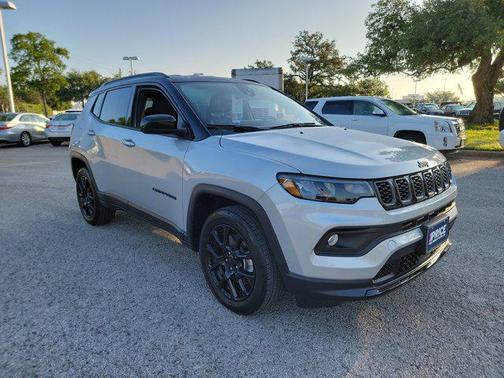 Silver Zynith Metallic Clearcoat 2024 Jeep Compass Latitude