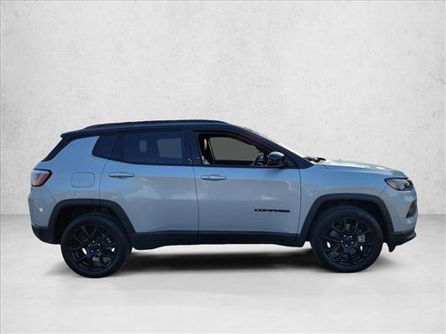 Silver Zynith Metallic Clearcoat 2024 Jeep Compass Latitude