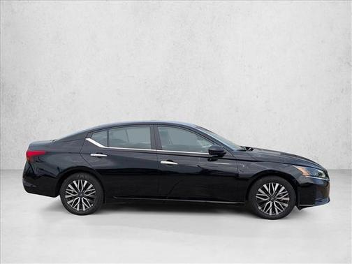 Super Black 2025 Nissan Altima SV FWD