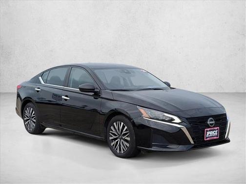 Super Black 2025 Nissan Altima SV FWD