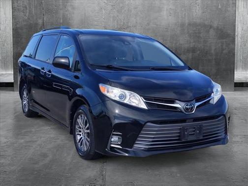 2020 Toyota Sienna XLE