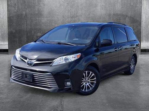 2020 Toyota Sienna XLE