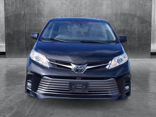 2020 Toyota Sienna XLE