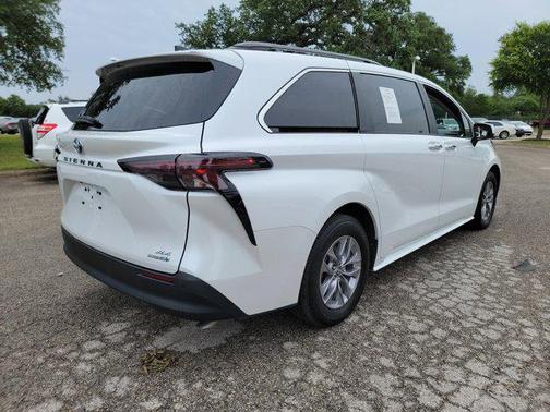 Wind Chill Pearl 2024 Toyota Sienna XLE