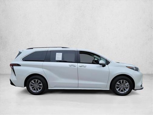 Wind Chill Pearl 2024 Toyota Sienna XLE