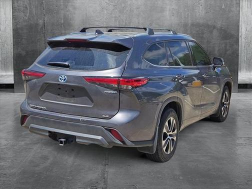 2022 Toyota Highlander Hybrid XLE