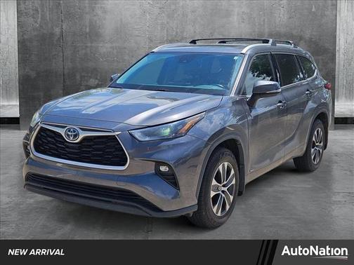 2022 Toyota Highlander Hybrid XLE