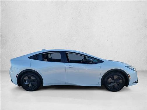 2025 Toyota Prius LE