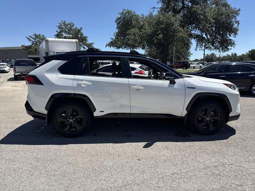 2020 Toyota RAV4 Hybrid SE
