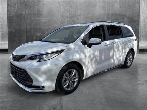 2023 Toyota Sienna Limited 7-Passenger