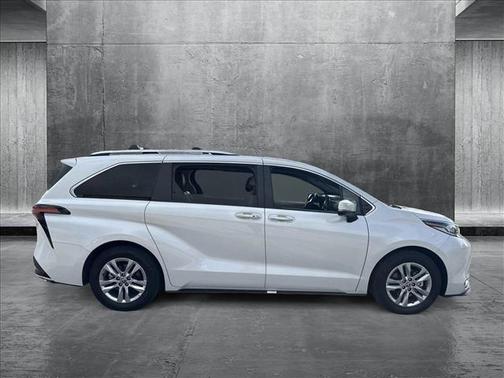2023 Toyota Sienna Limited 7-Passenger