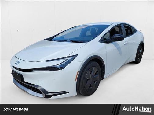 2025 Toyota Prius Plug-In Hybrid SE