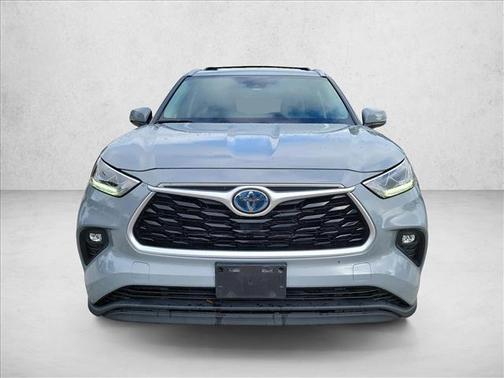 Cement 2022 Toyota Highlander Hybrid XLE