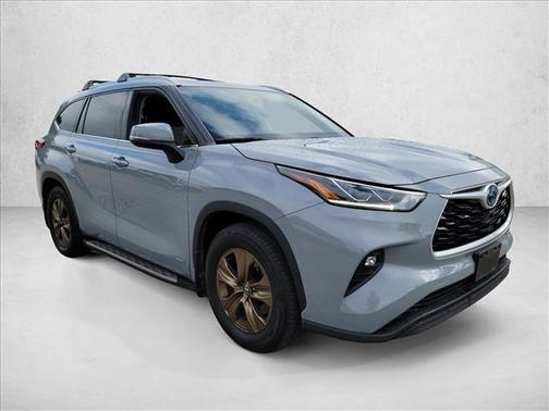 Cement 2022 Toyota Highlander Hybrid XLE