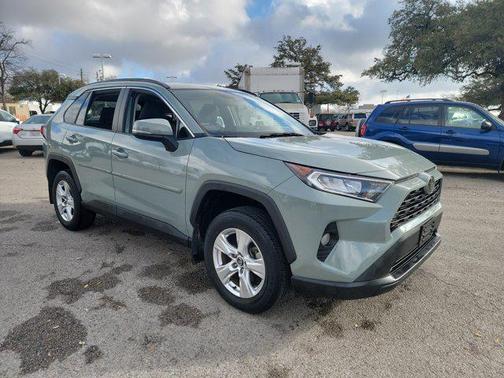 2020 Toyota RAV4 XLE