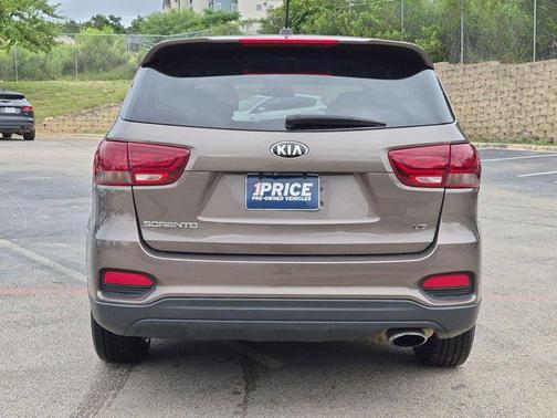 Dragon Brown 2019 Kia Sorento LX