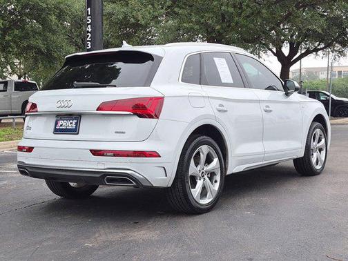 Glacier White Metallic 2023 Audi Q5 45 S line Premium Plus